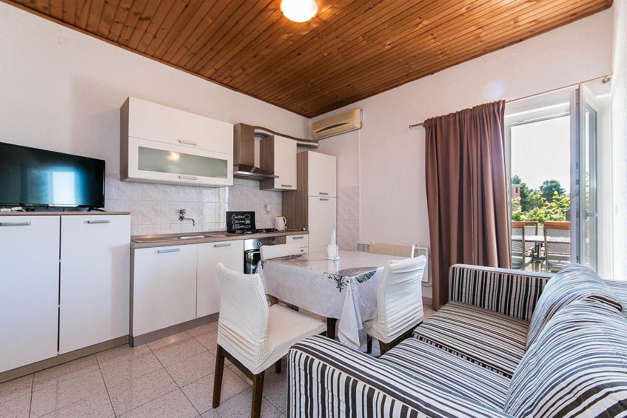 Apartments By The Sea Zivogosce - Blato, Makarska - 1057 Blato  Kültér fotó