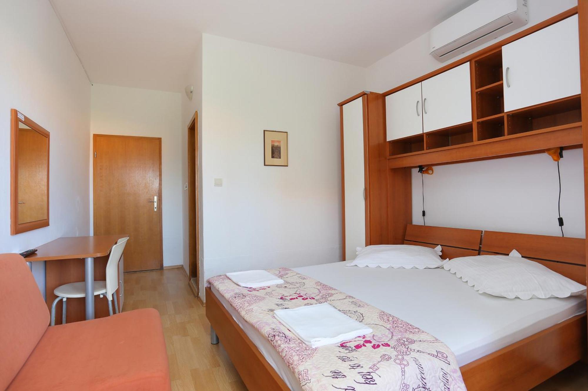 Apartments By The Sea Zivogosce - Blato, Makarska - 1057 Blato  Szoba fotó