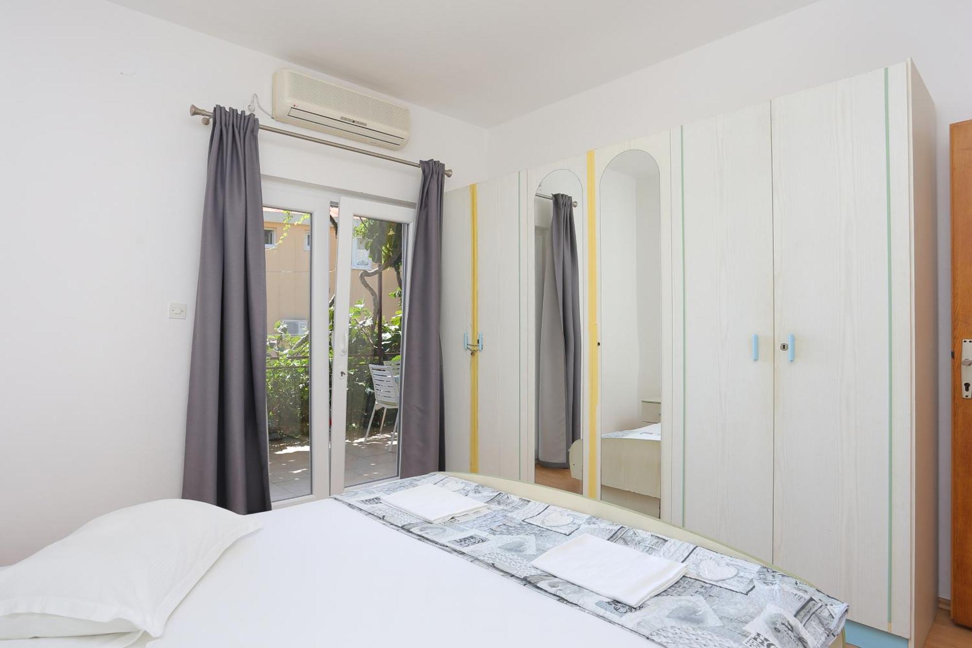 Apartments By The Sea Zivogosce - Blato, Makarska - 1057 Blato  Szoba fotó